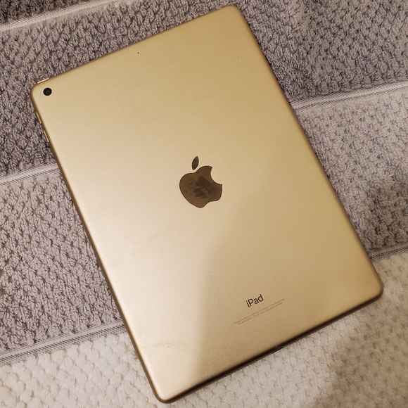 Apple iPad 5th Generation 32GB WiFi - Picture 5 of 8